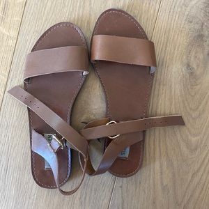 Steve Madden Dondi sandal, size 6.5 but runs small like a 6.